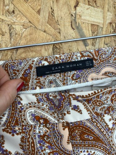 Kalhoty ZARA s podílem polyamidu a elastanu