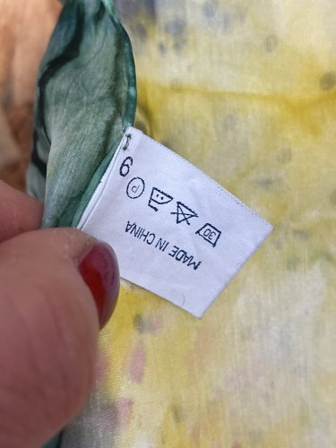 Hedvábný šátek Made in China 100 % hedvábí