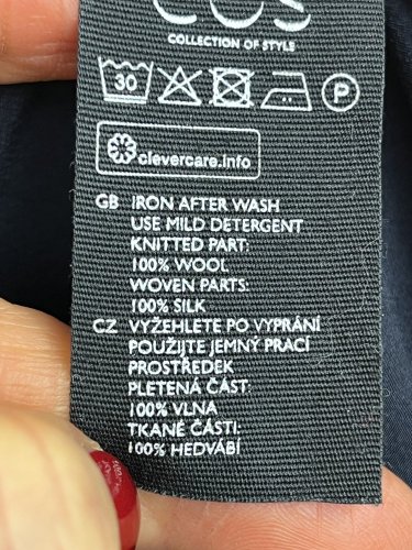 Nadčasová sukně COS 100 % hedvábí a 100 % vlna