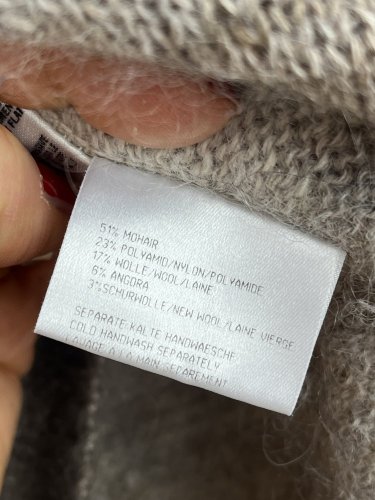 Prodloužený rolák Basler 51 % mohér 17 % vlna 6 % angora 3 % vlna