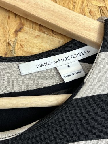 Nadčasové šaty Diane von Furstenberg 83 % viskoza