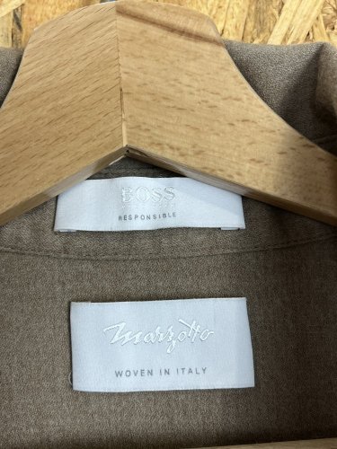 Nadčasové šaty Hugo Boss s podíl vlny a polyamidu