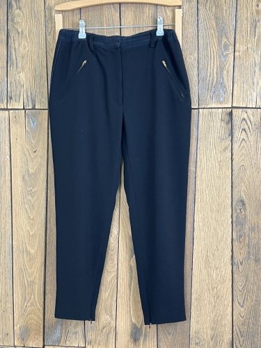 Luxusní kalhoty HOFMANN Copenhagen 97 % polyester a lem kolem pasu 100 % hedvábí