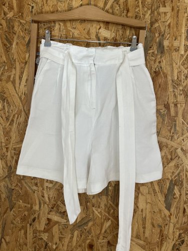 Kraťasy H&M 55 % len 45 % viskoza
