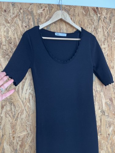 Šaty Zara 60 % polyester 40 % viskoza