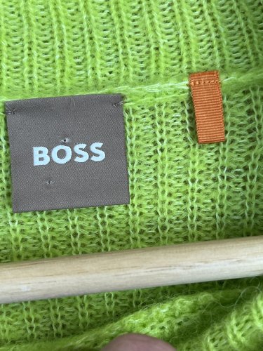 Svetr Hugo Boss s podílem vlny a kašmíru