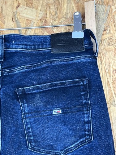 Trhané skinny džíny Tommy Hilfiger s podílem bavlny a elastanu