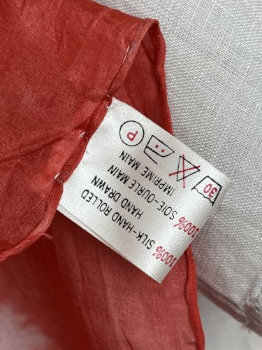 Hedvábný šátek Made in China 100 % hedvábí