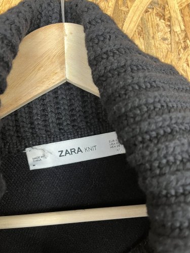 Nadčasový přehoz ZARA s podílem vlny a polyamidu