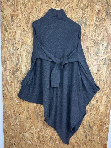 Rolákové šaty Aakasha s podílem vlny a polyamidu