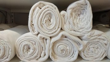 🧼 6 důvodů, proč vaše ručníky po vyprání stále nepříjemně zapáchají – Odhalte skryté chyby při praní