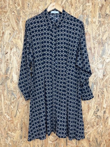 Šaty Mango s podílem viskozy a polyamidu