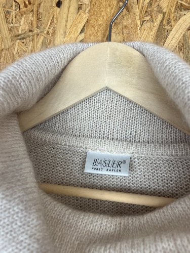 Prodloužený rolák Basler 51 % mohér 17 % vlna 6 % angora 3 % vlna