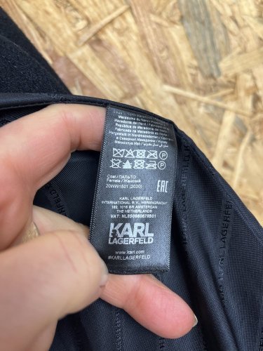 Vlněný kabát KARL LAGERFELD 100 % vlna