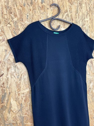 Černé šaty Benetton 65 % viskoza