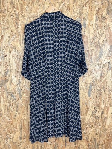 Šaty Mango s podílem viskozy a polyamidu